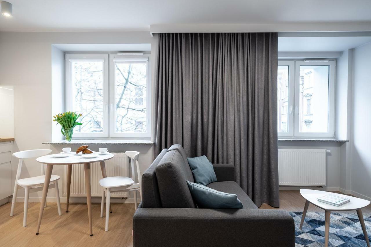 Q19 Apartments Rynek Wrocław Exteriör bild
